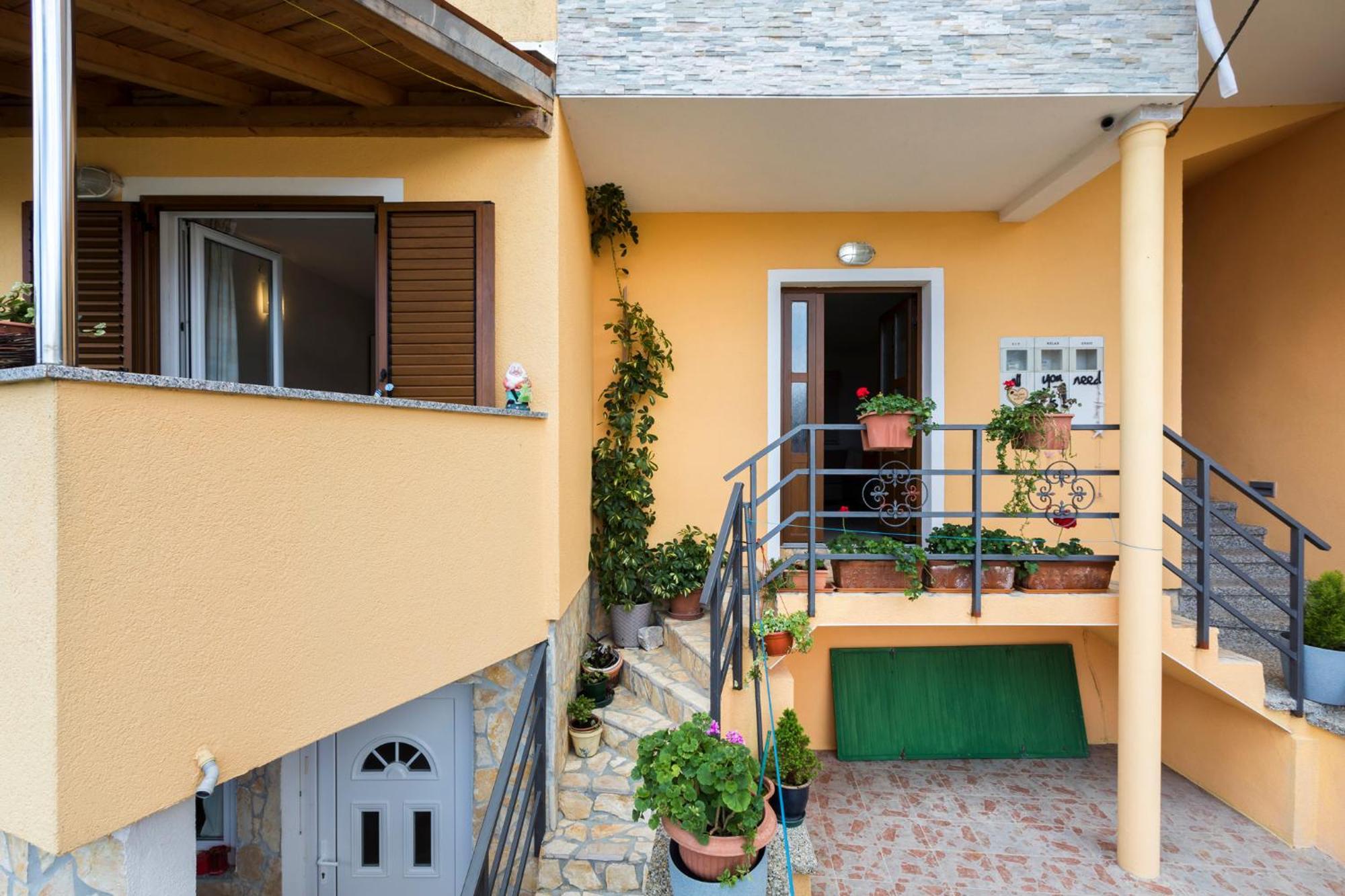 Apartmani I Soba Roberto I Mirjana Valun Exterior photo
