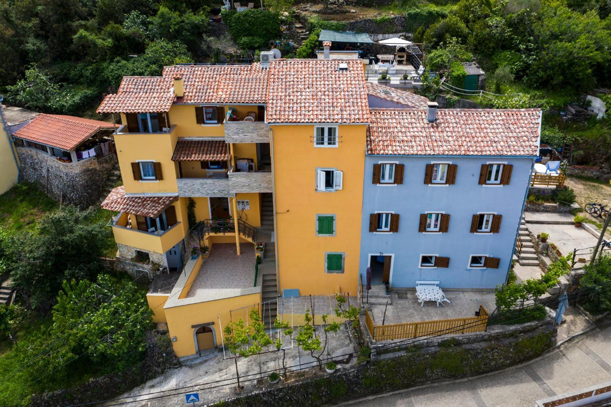 Apartmani I Soba Roberto I Mirjana Valun Exterior photo