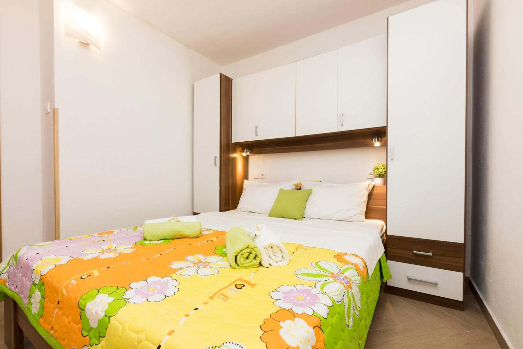 Apartmani I Soba Roberto I Mirjana Valun Exterior photo